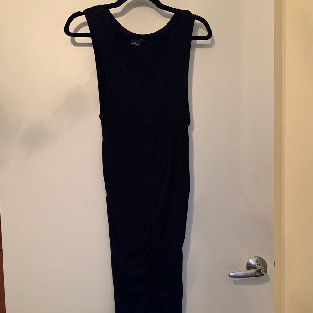 Black sleeveless dress